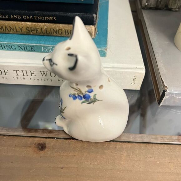 Avon vintage Ceramic Cat pot pouri pomander Figurine with Blue Floral Design - Picture 2 of 8